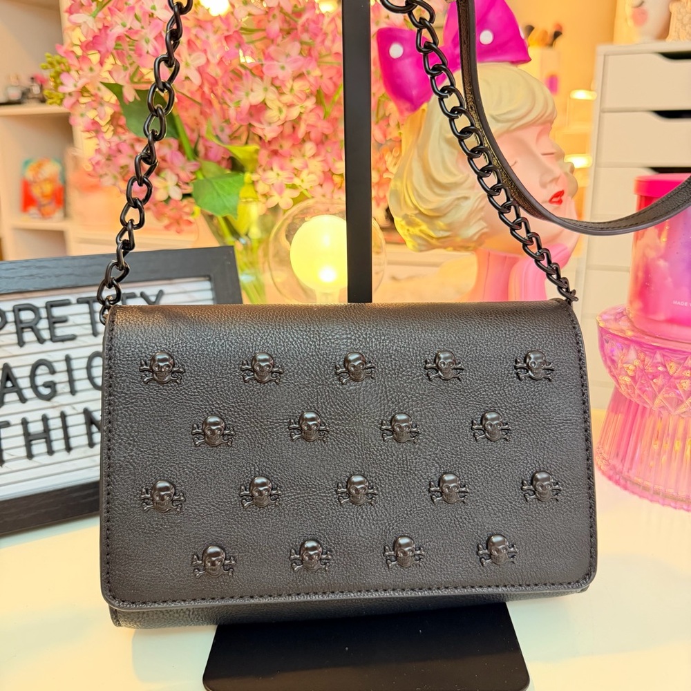 Betsey Johnson XOSYBIL Black Skulls Crossbody ☠️